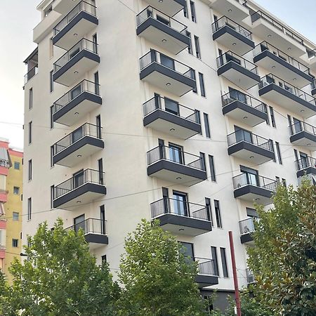 Modern Apartment In Central Vlorë Buitenkant foto