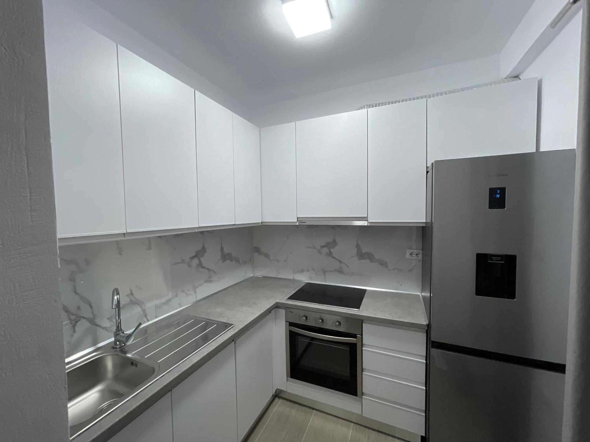 Modern Apartment In Central Vlorë Buitenkant foto